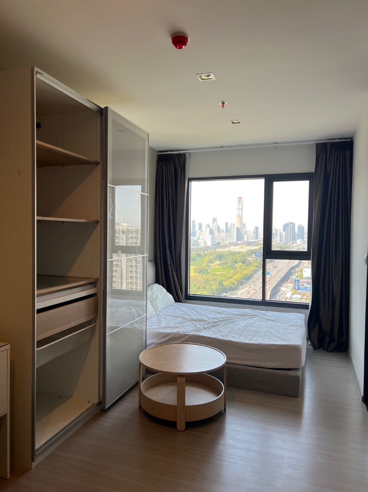 For RentCondoRama9, Petchburi, RCA : 🔥Urgent for rent🔥Condo life asoke hype, Studio room size 27 sq m, 26th floor, unblocked view, fully furnished, ready to move in, near Fortune Rama9.