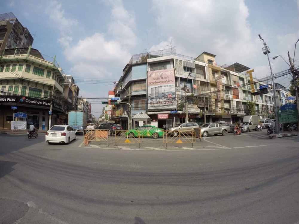 For SaleShop HouseYaowarat, Banglamphu : 4-storey commercial building: Mo Mee intersection / suitable for a restaurant / ️near MRT Wat Mangkon