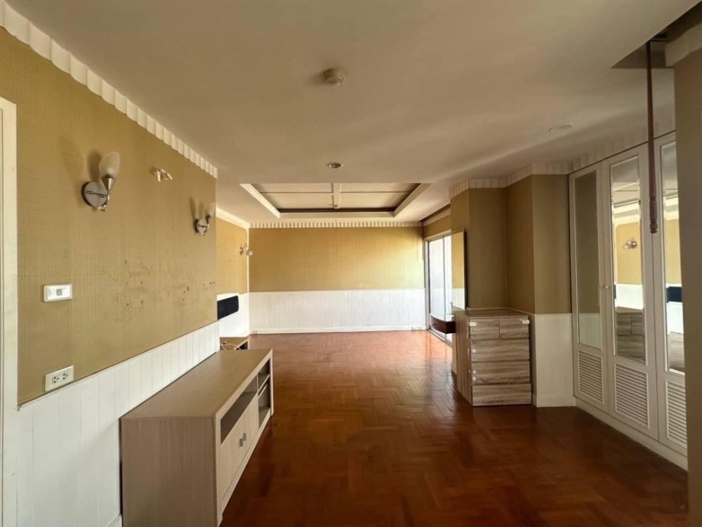 For SaleCondoSiam Paragon ,Chulalongkorn,Samyan : ● High Floor ● Floor 20+, 231.67 sq.m. | 4 Bedrooms, 4 Bathrooms | Near BTS National Stadium 2 mins, Siam Discovery 6 mins