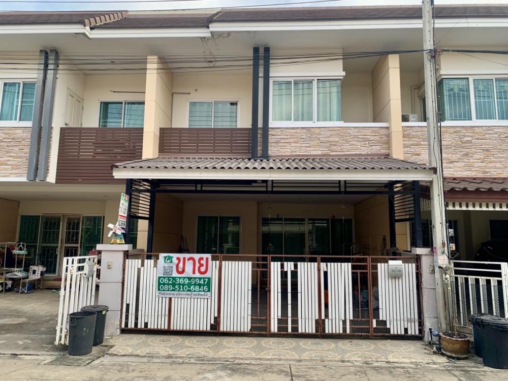 For SaleTownhousePathum Thani,Rangsit, Thammasat : Cheap sale, 2-storey townhouse, The Living Rangsit-Tiwanon, beautifully decorated, 3 bedrooms, 3 bathrooms, 22.5 sq m, convenient transportation, village on the main road, near the electric train and expressway, only 10 minutes.