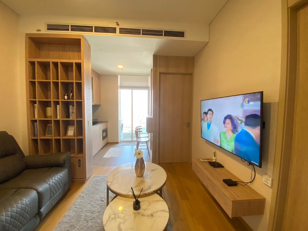 For SaleCondoKhlongtoei, Kluaynamthai : Condo Wyndham Garden Residence Sukhumvit 42/Wyndham Garden Sukhumvit 42, a hotel-style condo next to BTS Ekkamai and Gateway Ekkamai shopping mall. Fully furnished, premium room, 22nd floor, beautiful view, 2.9 m high ceiling.