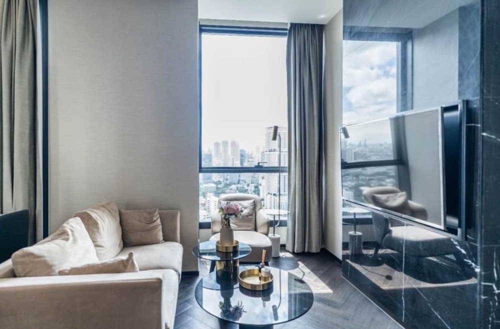 For RentCondoSukhumvit, Asoke, Thonglor : ♦ Prime Location ♦ 25+ floor 1 bedroom | Panoramic Benjakiti Park and city views. | Near BTS Thonglor 1 mins, Major Cineplex Sukhumvit 12 mins, Emporium 16 mins.