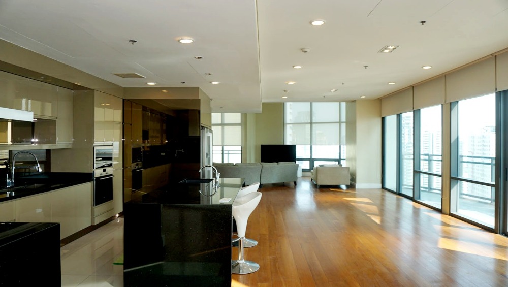 ให้เช่าคอนโดสุขุมวิท อโศก ทองหล่อ : Bright Sukhumvit 24 - 6 beds for rent ONLY 200K At least 2 years contract !!