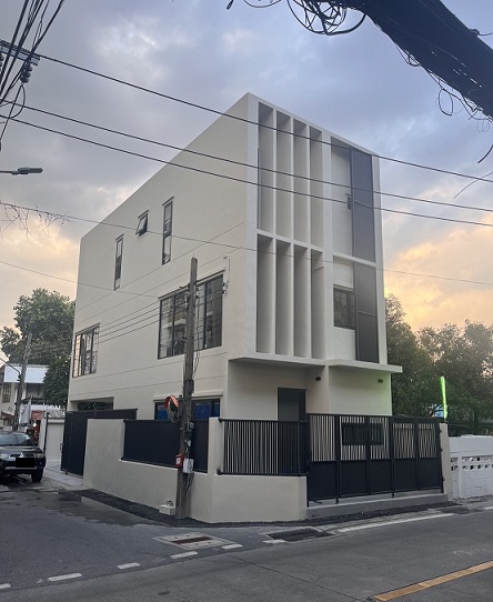 For RentHome OfficeChokchai 4, Ladprao 71, Ladprao 48, : Call 081-632-0632 Home Office for rent, 3 floors, newly built, Soi Lat Phrao 48 / 2 km from MRT Sutthisan / 4 air conditioners / suitable as an office, can register a company