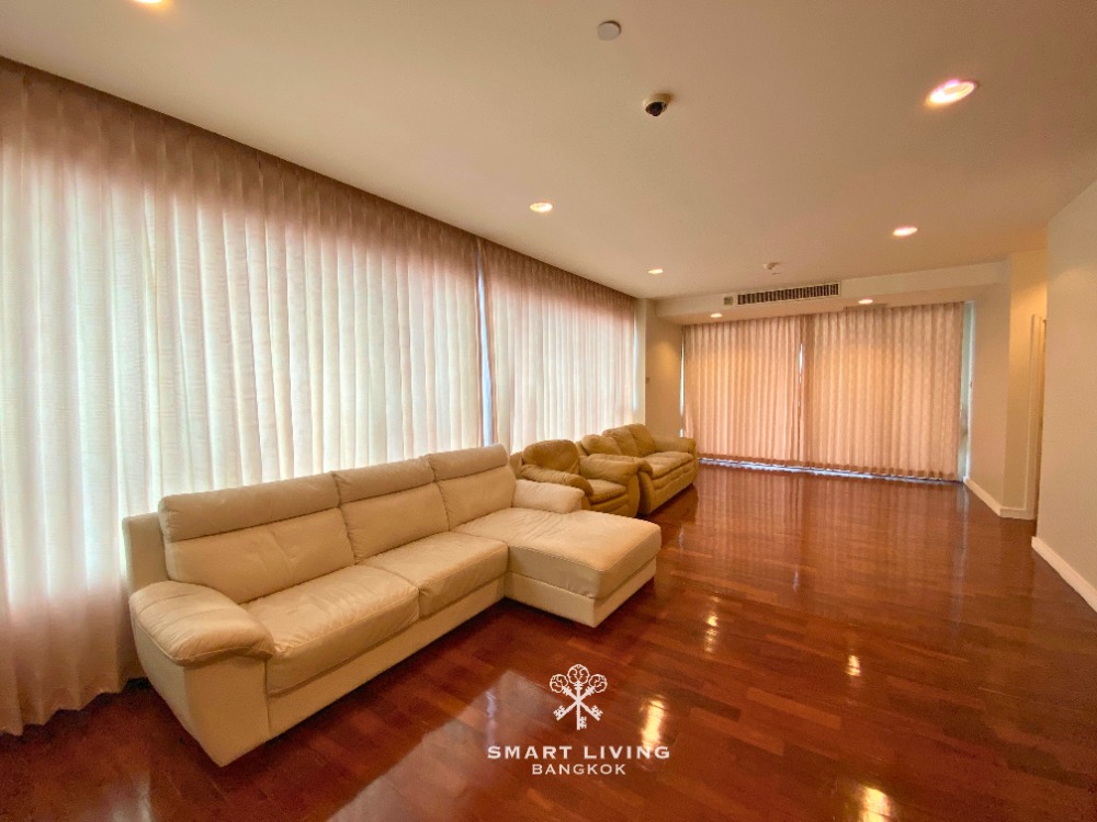 For RentCondoSukhumvit, Asoke, Thonglor : ⭐For Rent Spacious 2 beds 2 baths condo with closed kitchen, dining area, and living room. Great location near the new Emsphere mall and BTS Phrom Phong.