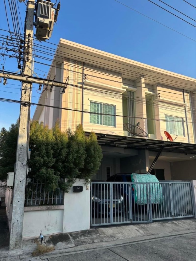 For SaleHouseSriracha Laem Chabang Ban Bueng : Townhome for sale, corner location, The Mixtown Village. Sriracha-Kaokilo Road