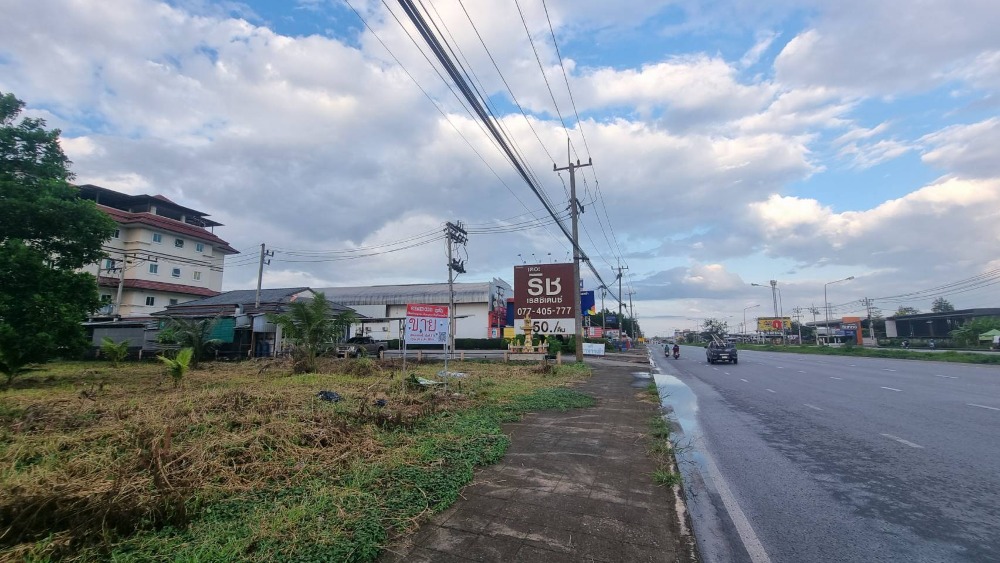 For SaleLandKoh Samui, Surat Thani : Land for sale, potential location, good investment price, By pass road, bypassing Surat Thani city. Next to The Rich Hotel Suitable for hotels, photo shows, department stores. Can be sold separately or combined.