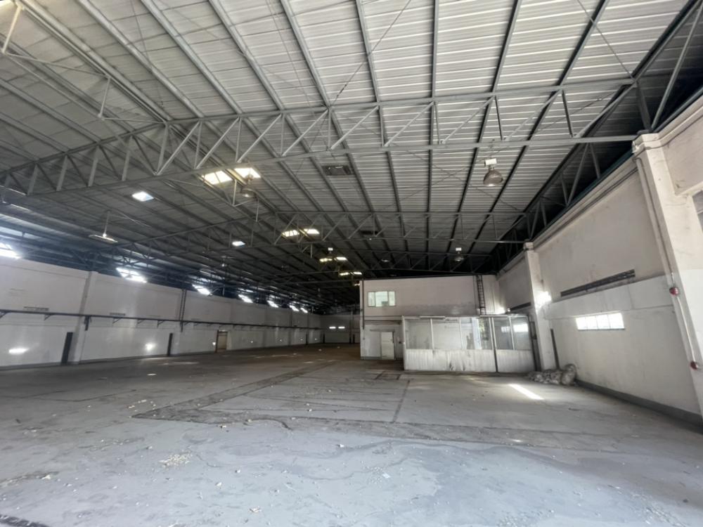 For RentWarehouseNonthaburi, Bang Yai, Bangbuathong : Warehouse, warehouse for rent, next to Road 340, Lahan Subdistrict, Bang Bua Thong District, Nonthaburi Province.