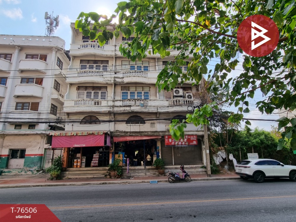 For SaleShophouseSamut Prakan,Samrong : Urgent sale, commercial building, 1 unit, 4 and a half floors, area 18 square meters, Pak Nam, Samut Prakan.