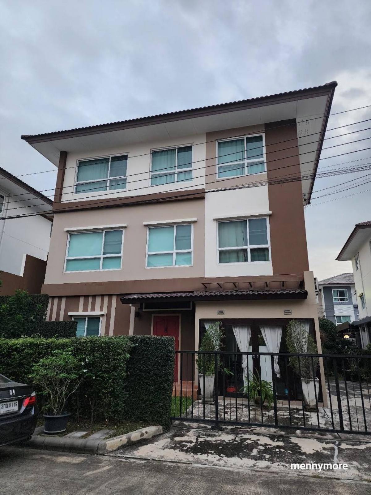 For RentHouseRama5, Ratchapruek, Bangkruai : 3 -storey detached house, Casa Premium Ratchaphruek, Rama 5, 3rd floor, 3 bedrooms, 4 bathrooms, 1 multi -purpose room, 1 living room, 2 car parks in the house, fully furnished. Ready to go in, very good location next to the big market Chao Phraya Market 