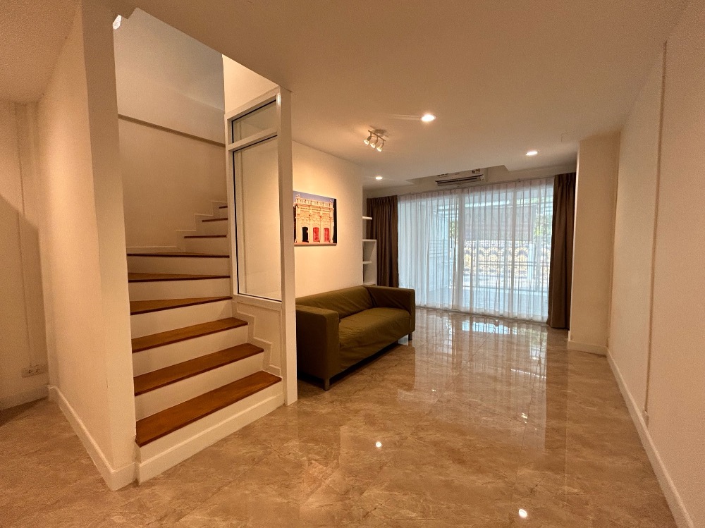 For SaleTownhouseNonthaburi, Bang Yai, Bangbuathong : Sell ​​Newly Renovated Townhome opposite to Nonthaburi Christian Demonstration International School. Sell Newly Renovated Townhome opposite to ICSN.