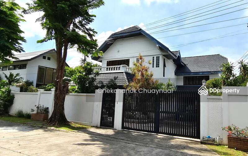 For SaleHousePattanakan, Srinakarin : Single house for sale, next to Pattanakarn 56 road, size 200 square meters, 4 bedrooms, 4 bathrooms, 1 maid.