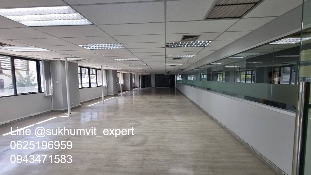 For RentOfficeWitthayu, Chidlom, Langsuan, Ploenchit : BTS Ploenchit Nana, good location, office for rent, 250 sq m, good price 650 baht/sq m.