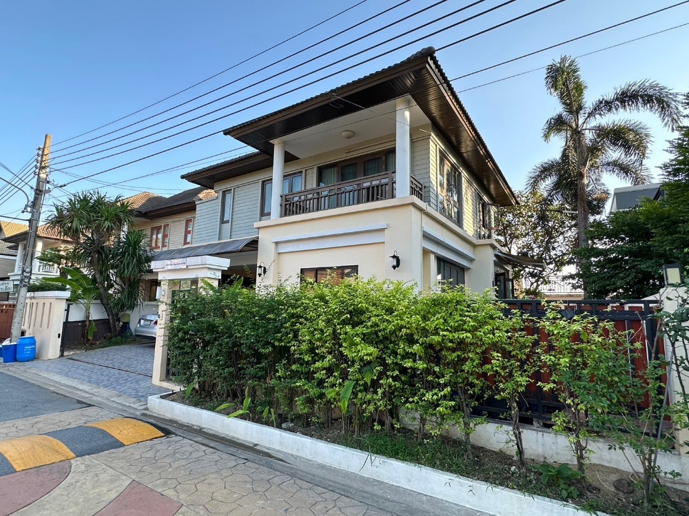 For SaleHouseKaset Nawamin,Ladplakao : for sale Areeya Suwana Village 1, beautiful house with built-in swimming pool. Next to Kaset-Nawamin Road Very convenient to travel, very good location.