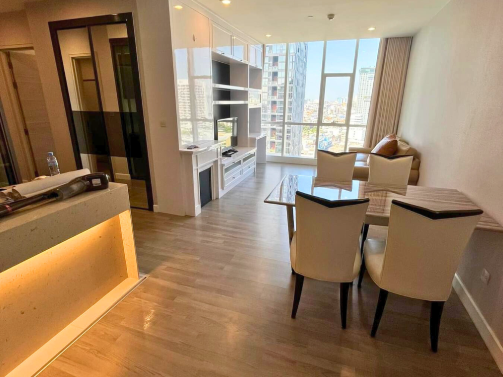 For SaleCondoSathorn, Narathiwat : 💫For sale New 2 beds 2 baths unit with fully furnished kitchen, unobstructed beautiful view, and ready to move in. Close to BTS St. Louis and Surasak.