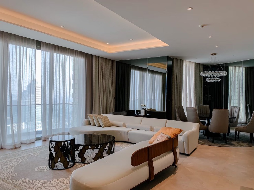 For RentCondoWongwianyai, Charoennakor : ♦ High floor ♦ 30+ Floor, Chao Phraya River view | 3 bedrooms 223.98 sq.m. | Condominium next to Chao Phraya River, Icon siam, BTS Charoen Nakhon.