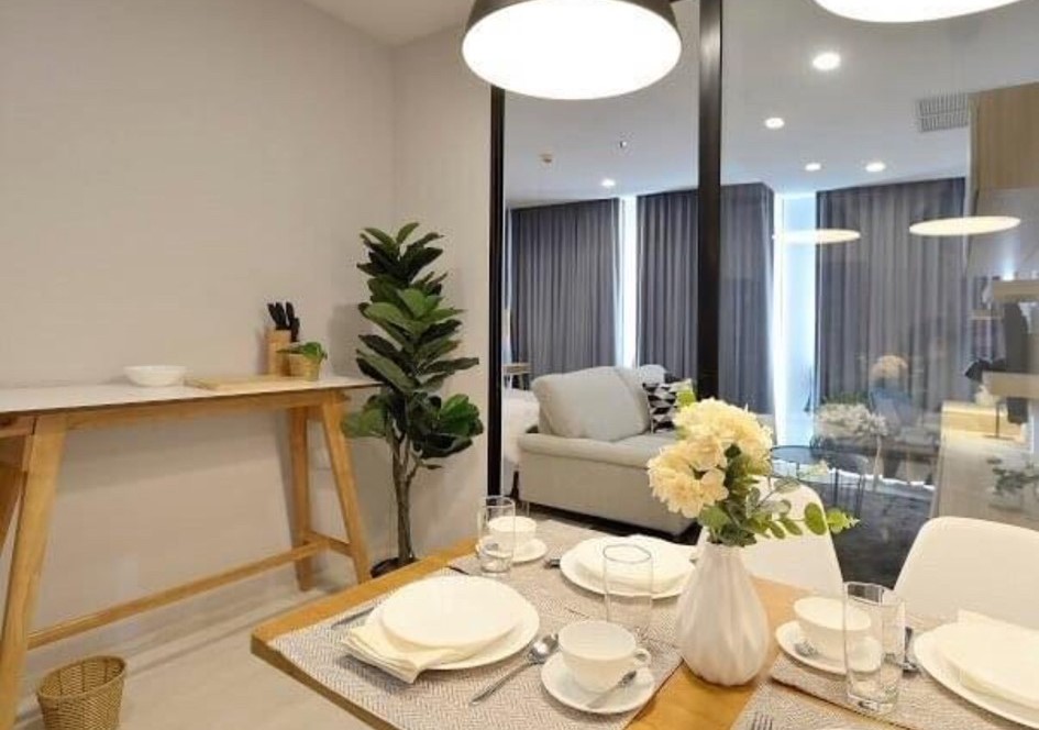 For RentCondoWitthayu, Chidlom, Langsuan, Ploenchit : ♧ Good Deal ♧ C Tower, 30+ Floor | 52.00 sq.m. 1 bed | Condo skywalk connect to BTS ploenchit and Central Embassy.