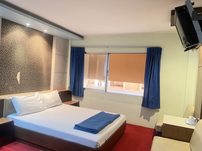 For SaleHotel&Apartment BusinessPinklao, Charansanitwong : 📢📢 Hotel for sale in the heart of Pinklao, along the main road, Borom Ratchathani intersection, only 900 meters from the BTS station, only 320 million baht 📞087-4496994 First