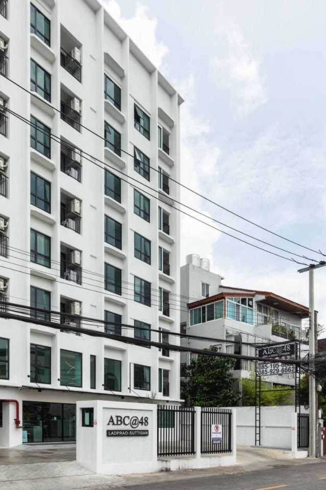 For SaleBusinesses for saleLadprao, Central Ladprao : Hotel Business for Sale 8-Storey Hotel in Lat Phrao with 103 Rooms | 293 sq.w. | near MRT Phawana , Chokchai 4 3 mins, MRT Sutthisan 4 mins, Union Mall 10 mins, Central Ladprao 11 mins.