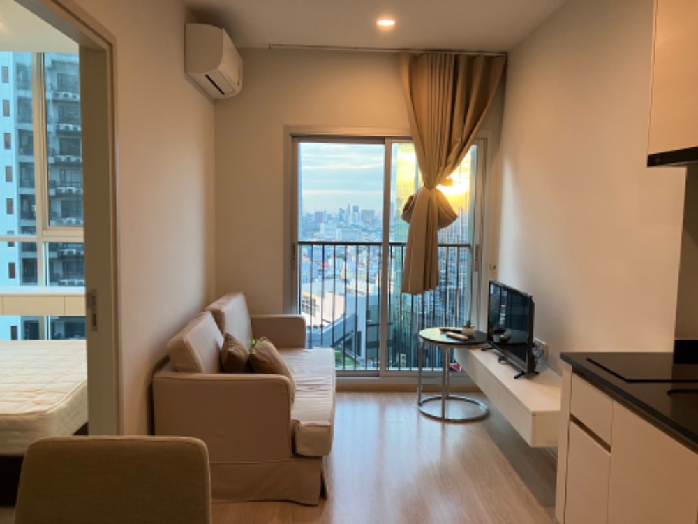 For SaleCondoRatchadapisek, Huaikwang, Suttisan : Condo room for sale, Noble Revolve2 Ratchadaphisek, near MRT Cultural Center. With furniture and electrical appliances Good condition, ready to move in.