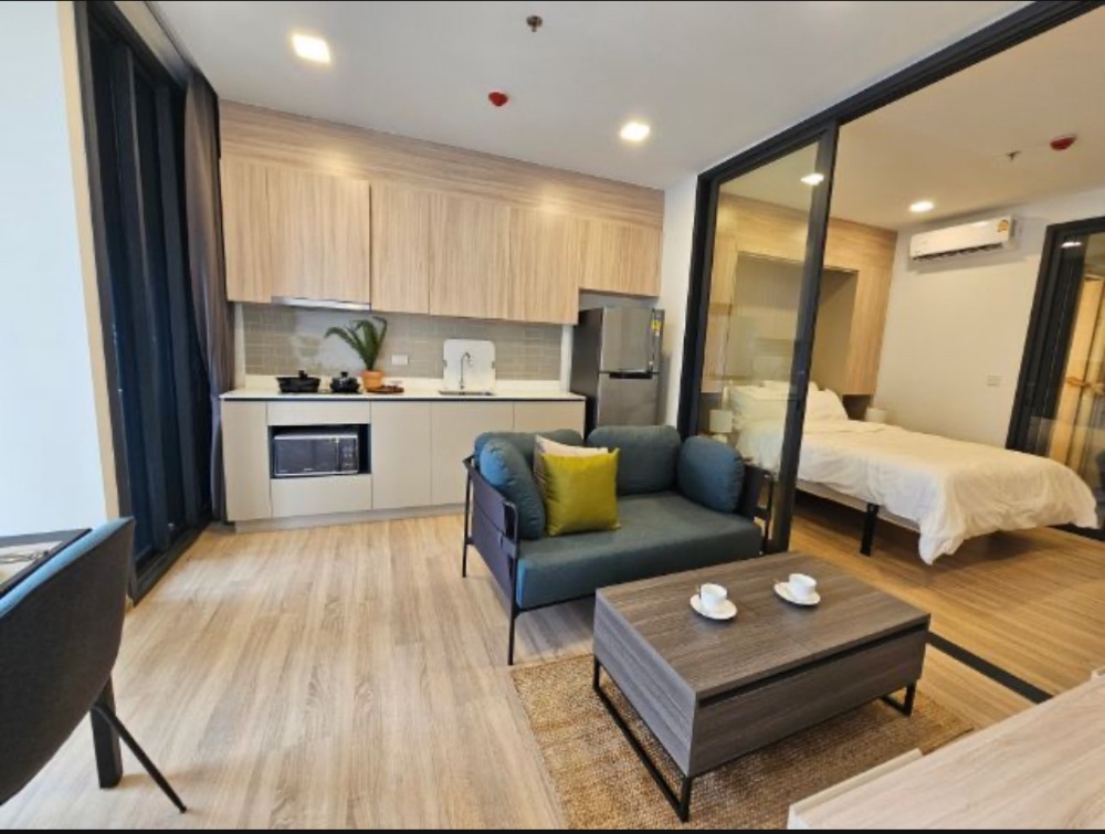 For RentCondoRatchathewi,Phayathai : The highlight of Room Type 1J-M is that it is a room with a walk-in closet, space to store clothes, luggage, and suitcases. There are only 4 rooms per floor. For rent: XT Phayathai.