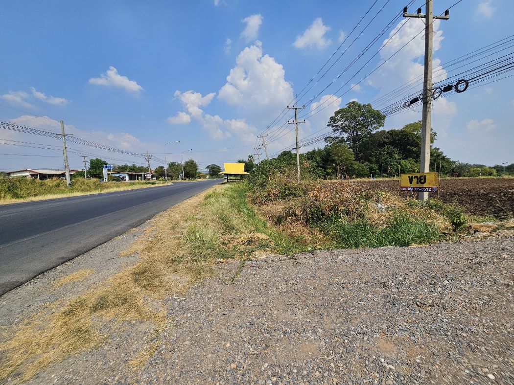 For SaleLandSaraburi : Land for sale, 12 rai, next to Highway 3302 Khok Tum, next to the road on both sides.