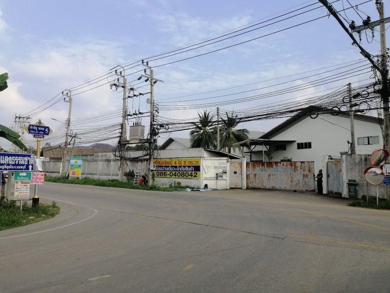 For SaleFactoryNonthaburi, Bang Yai, Bangbuathong : H1085 Land for sale with buildings, 4 rai 8 sq m, opposite Soi Tha It 5. Width next to road 83 meters, very good location, suitable for warehouse and residence.