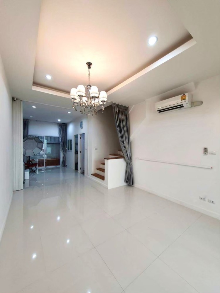 For SaleTownhouseChokchai 4, Ladprao 71, Ladprao 48, : Townhome for sale, 3 floors, Ratchada-Nakniwat zone, beautifully decorated, ready to move in. ​