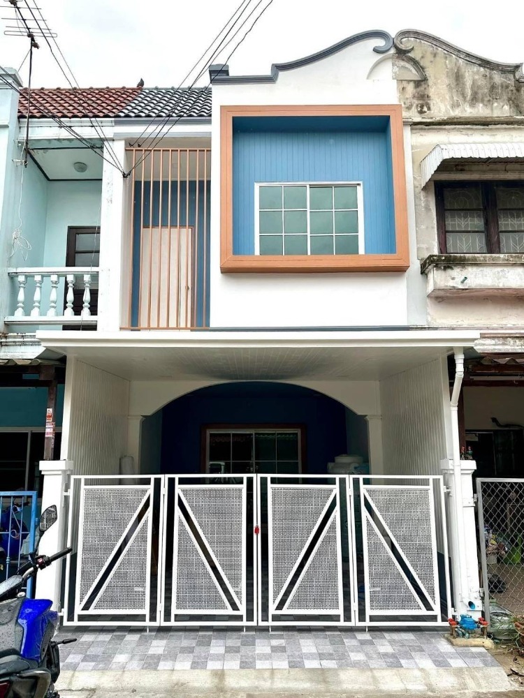 For SaleTownhouseNawamin, Ramindra : Townhouse, Warangkun Village Soi along Khlong Song 5, Fashion Island, The Promenade, Central Ramintra, Siam Park, Safari World, Pink Line Train.