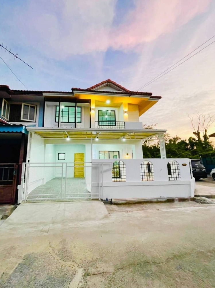 For SaleTownhomePathum Thani,Rangsit, Thammasat : 2-story townhouse, Pruksa Village 11, Soi 3/2, Khlong Sam, Khlong Luang, Khlong Luang, Future Park Rangsit, Talad Thai, Iyara Market, Si Mum Mueang Market. Thammasat University Rangsit Rajamangala Technology Dream World Amusement Park, Pathum Thani