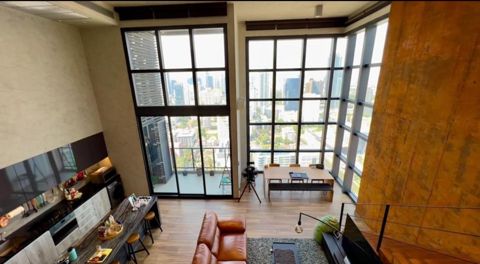 For SaleCondoSukhumvit, Asoke, Thonglor : ♦ Prime Location ♦ Duplex 20+ Floor, 120 sq m. | 2 bedrooms, 2 bathrooms, Fully furnished | Condo near MRT Phetchaburi 220 m., Srinakharinwirot University 650 m.