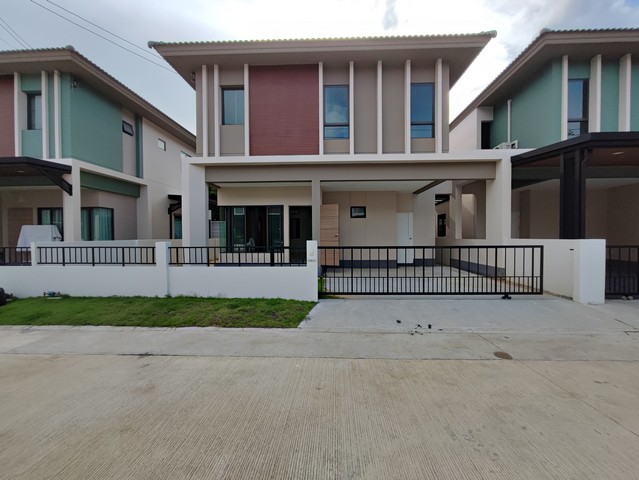 For SaleHouseRama5, Ratchapruek, Bangkruai : House for sale Thana Habitat Groove Pinklao Sirindhorn, Thana Habitat Groove Pinklao Sirindhorn, new house, 3 air conditioners, built-in kitchen, decorated over 3 hundred thousand.