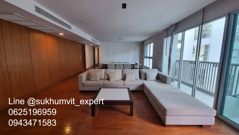 For RentSukhumvit, Asoke, Thonglor : BTS Asoke for rent, luxury apartment, 3 bedrooms, 3 bathrooms, 220 sq m, negotiable price, has swimming pool, indoor tennis court, fitness center.