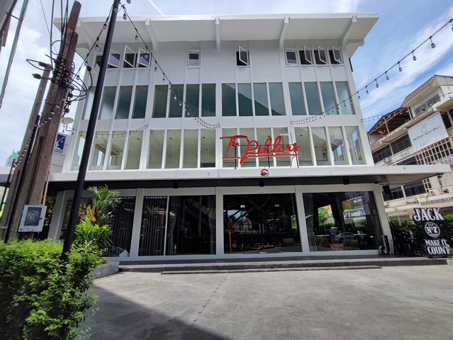 For RentOfficeKasetsart, Ratchayothin : Building for rent next to BTS Ratchayothin, rental space, office, clinic, office, 900 sq m, with parking for 15 cars.