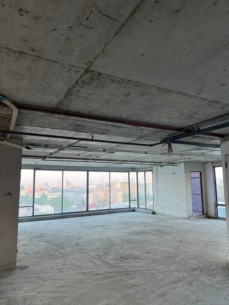 For SaleCondoAri,Anusaowaree : 👇Bare-shell Penthouse, biggest room in the building 206 sqm, big terrace , unblocked city view  Transfer expenses included