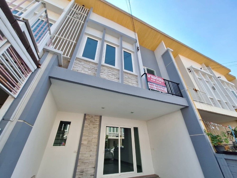 For SaleHouseChaengwatana, Muangthong : Golden Avenue Townhouse for sale, Chaeng Watthana-Tiwanon, 4 bedrooms, ready to move in, free loan