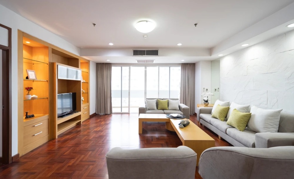 For RentCondoSukhumvit, Asoke, Thonglor : The Grand Sethiwan, luxurious condo near BTS Phrom Phong, 3 beds, 3 baths, 250 sqm, beautifully livable. Fully furnished, just a few minutes to Emporium/EmQuartier shopping mall.