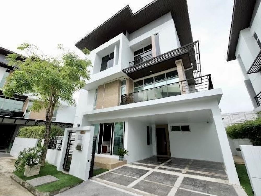 For SaleHousePattanakan, Srinakarin : Urgent sale, 3-story detached house, Nirvana Beyond Light Rama 9, size 55 square wah, 3 bedrooms, 4 bathrooms.