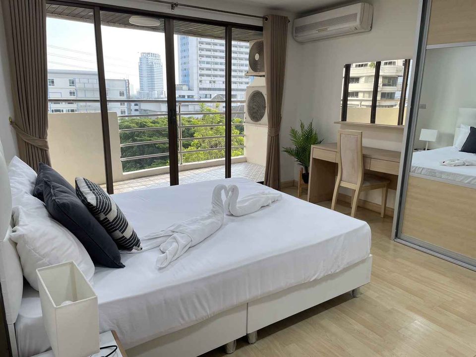 For SaleCondoPattanakan, Srinakarin : Selling cheap‼️Condo near BTS Yellow Line, Hua Mak Station.. 🚇 Beautiful room, newly renovated, Floraville Condo, only ​4.83 million.