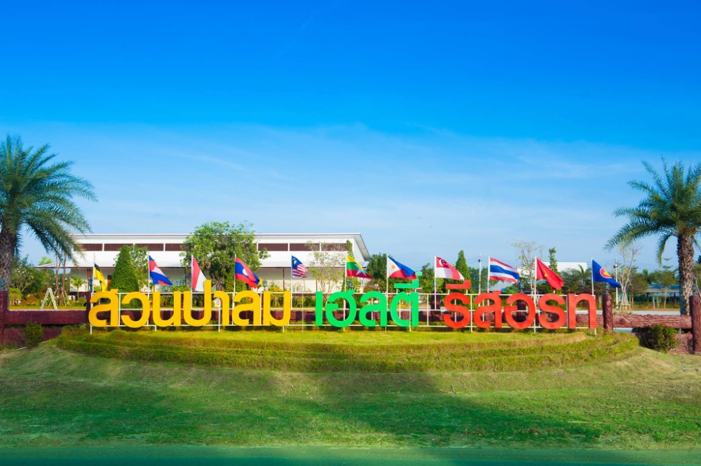 For SaleBusinesses for saleMukdahan : Resort for sale, Suan Palm Healthy Resort in Mukdahan, next to Chayangkun Road (Highway 212), ready to operate. On an area of ​​over 39 rai, there are rooms, meeting rooms, and a palm plantation of over 10 rai.