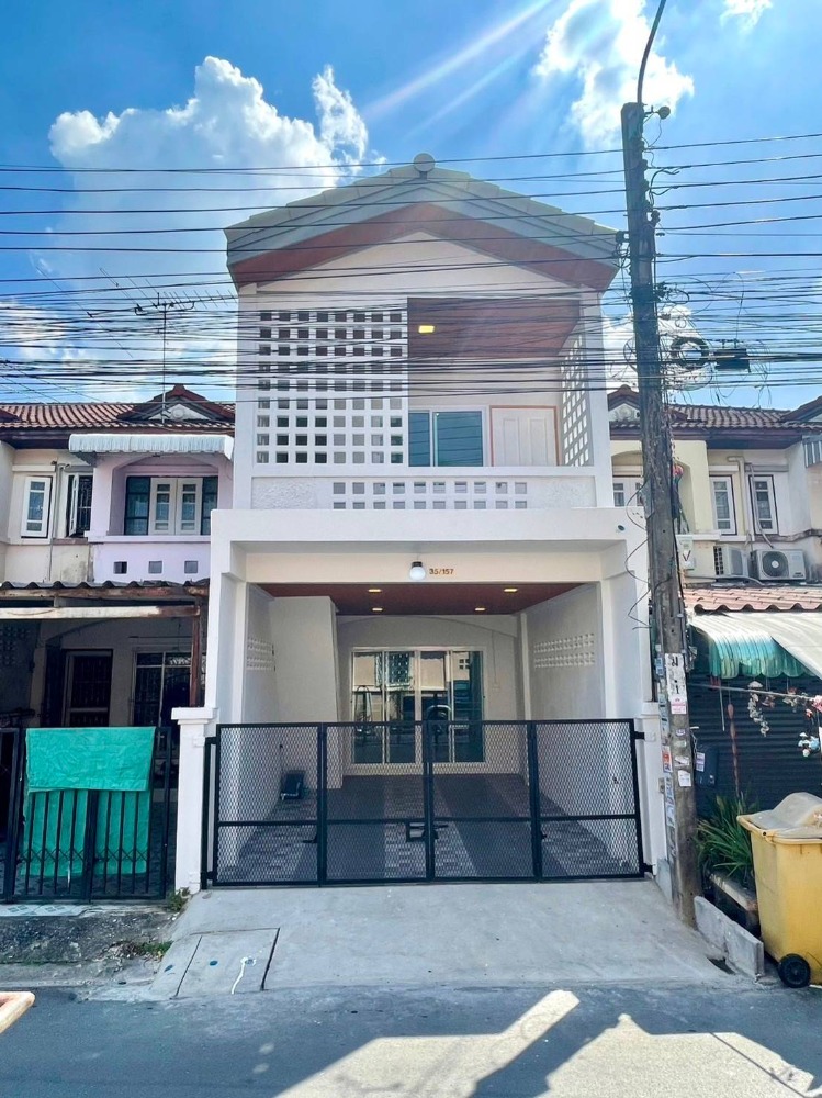 For SaleTownhouseNawamin, Ramindra : 2-story townhouse, Maneemas Village, Soi 14, Khubon 26, Fashion Island, The Promenade, Central Ramindra, Makro, Siam Park, Safari World, Pink Line Railway, Minburi Market.