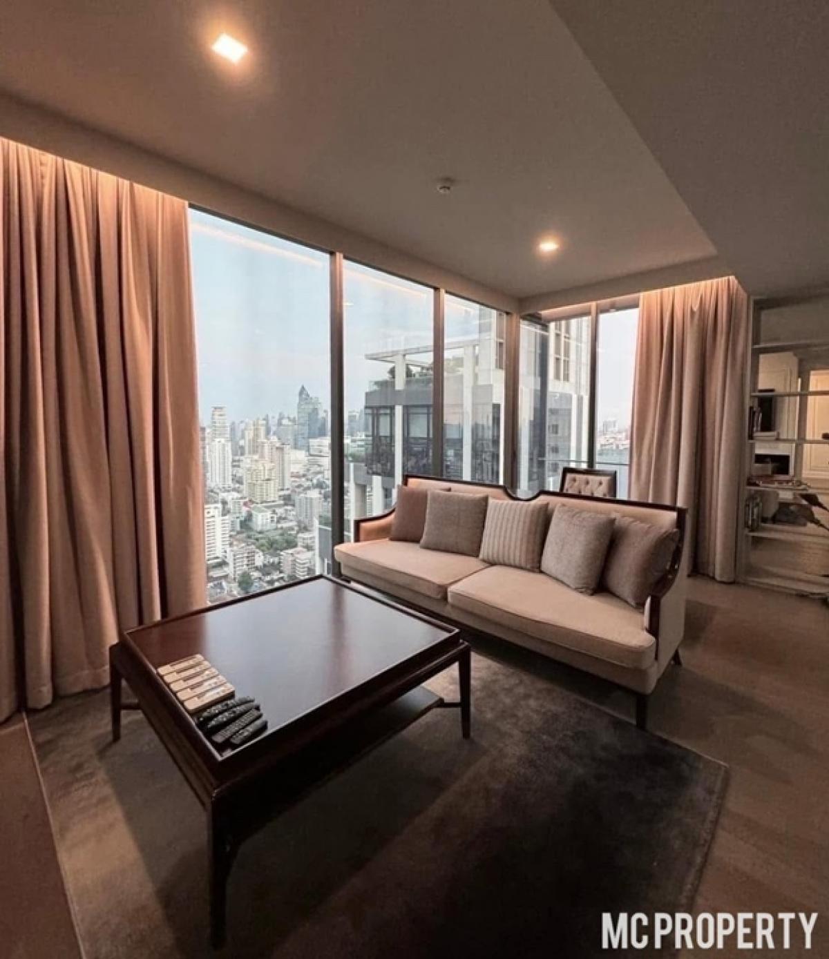 For RentCondoSukhumvit, Asoke, Thonglor : Celes Asoke 3bed+1maid room 4 bath 138sqm very high floor for rent only 250,000 baht per month Tel 0816878954 line id 0816878954