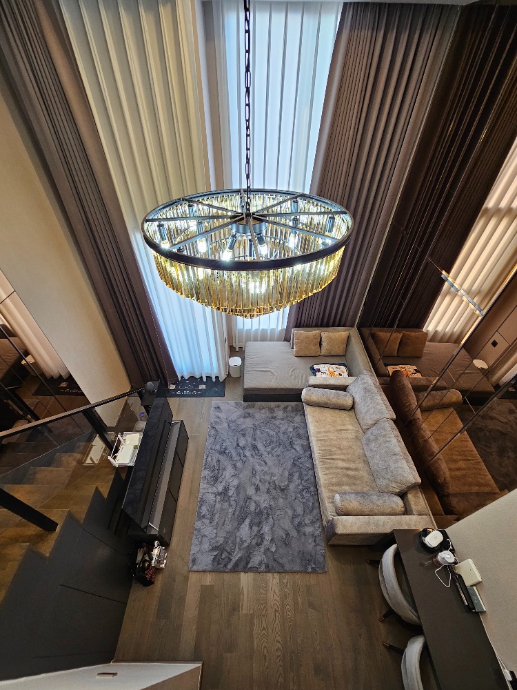 For RentCondoSiam Paragon ,Chulalongkorn,Samyan : Park Origin Chula - Samyan【𝐑𝐄𝐍𝐓】🔥 Luxury style room comes with a luxurious chandelier. Fully furbished Near MRT Sam Yan Ready to move in! 🔥 Contact Line ID: @hacondo