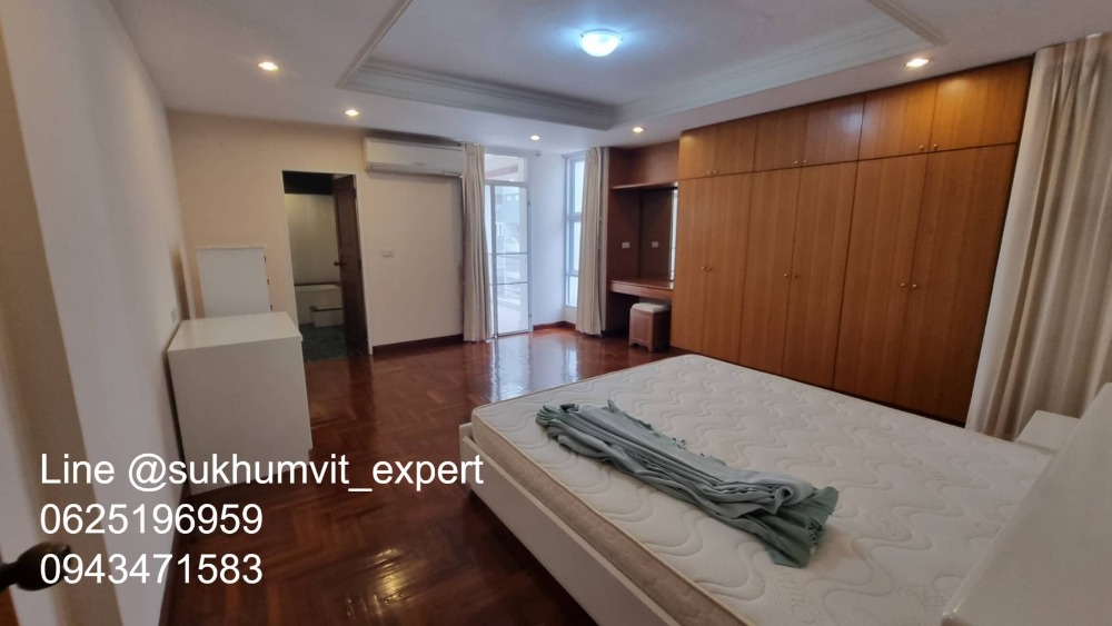 For RentCondoSukhumvit, Asoke, Thonglor : BTS Phrom Phong for rent, 3 bedrooms, 2 bathrooms, 1 maid's room, good price, 150 square meters, with bathtub, swimming pool.