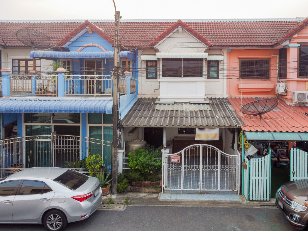 For SaleTownhouseSeri Thai, Ramkhamhaeng Nida : Townhome for sale, Phoempoon Thani Kaset-Nawamin, 186 sq m., 22 sq w, 2 bedrooms, 2 bathrooms, near Pattawikorn Market.