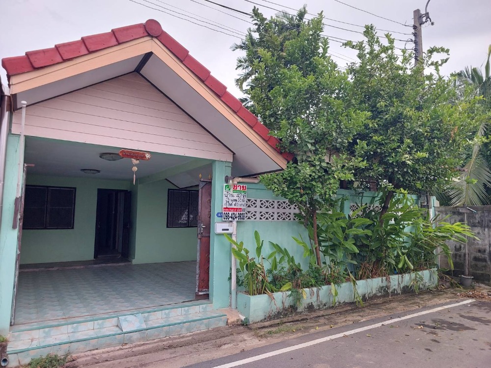 For SaleHouseNonthaburi, Bang Yai, Bangbuathong : House behind the edge, area 42 sq m, 1.69 cu., Asa House Village 5, Soi Kantana, Bang Yai, Nonthaburi Province.