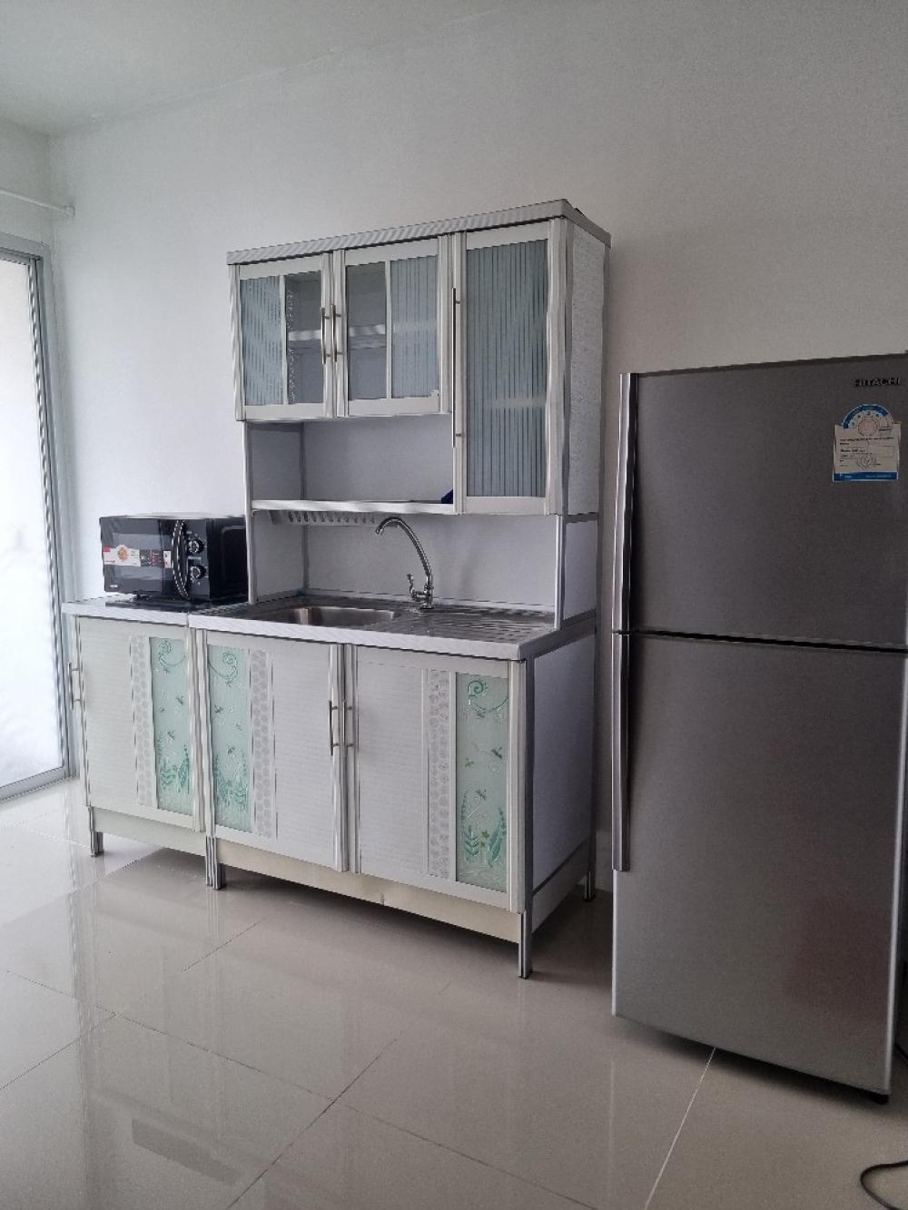 For RentCondoWongwianyai, Charoennakor : condo for rent at Issarapab Road near Baan Somdej University