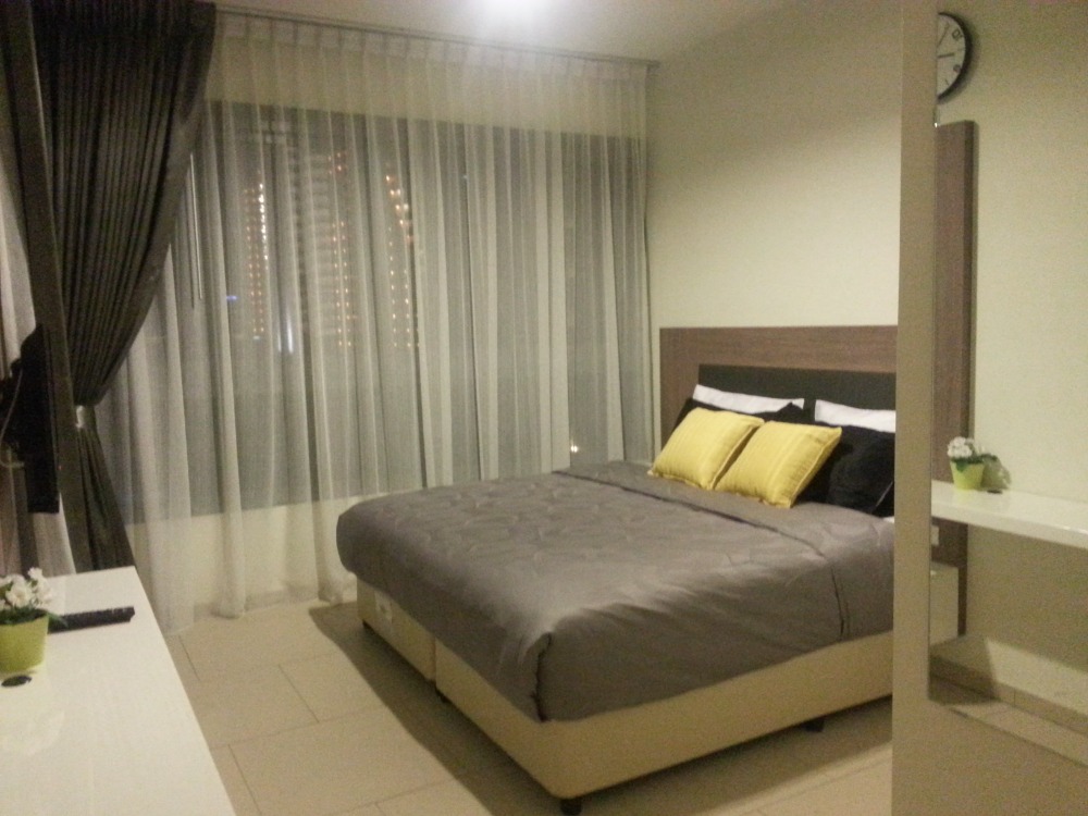 For SaleCondoPattaya, Bangsaen, Chonburi : {OWNER post}[FOR SELL with tenant] Zire Wongamat - Wongamat beachfront condomimium  room detail: area : 50 sq.m. type : 1 bedroom floor : 6 Fully furnished with: - bed with high grade mattress - UV protection curtain - T