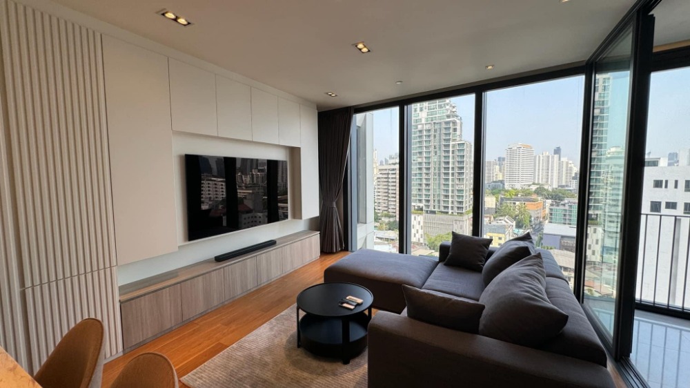 For RentCondoSukhumvit, Asoke, Thonglor : ♦ Prime Location ♦ 10+ floor 107.00 sq m. | 2 bedroom, North and East directions | Near BTS Thonglor 1 minute, BTS Phrom Phong 5 minutes, Emporium 5 minutes.