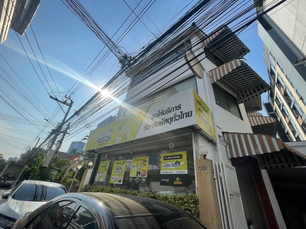 For RentShophouseKasetsart, Ratchayothin : Commercial building, 3 floors, 360 sq m | Phahon Yothin Soi 2 33/1 | Can rent each floor separately | Next to Clay Bangkok | Near BTS Ari 3 minutes, La Villa 3 minutes.